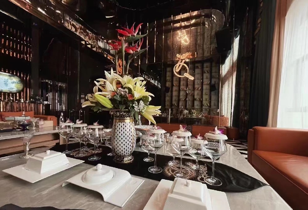 《杭州夜之魅力：年轻人的压力释放所》